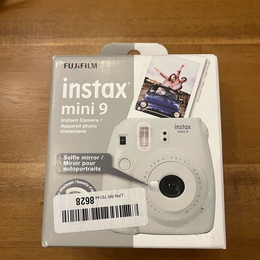 Fujifilm White Instax mini 9, in box, with carrying case
